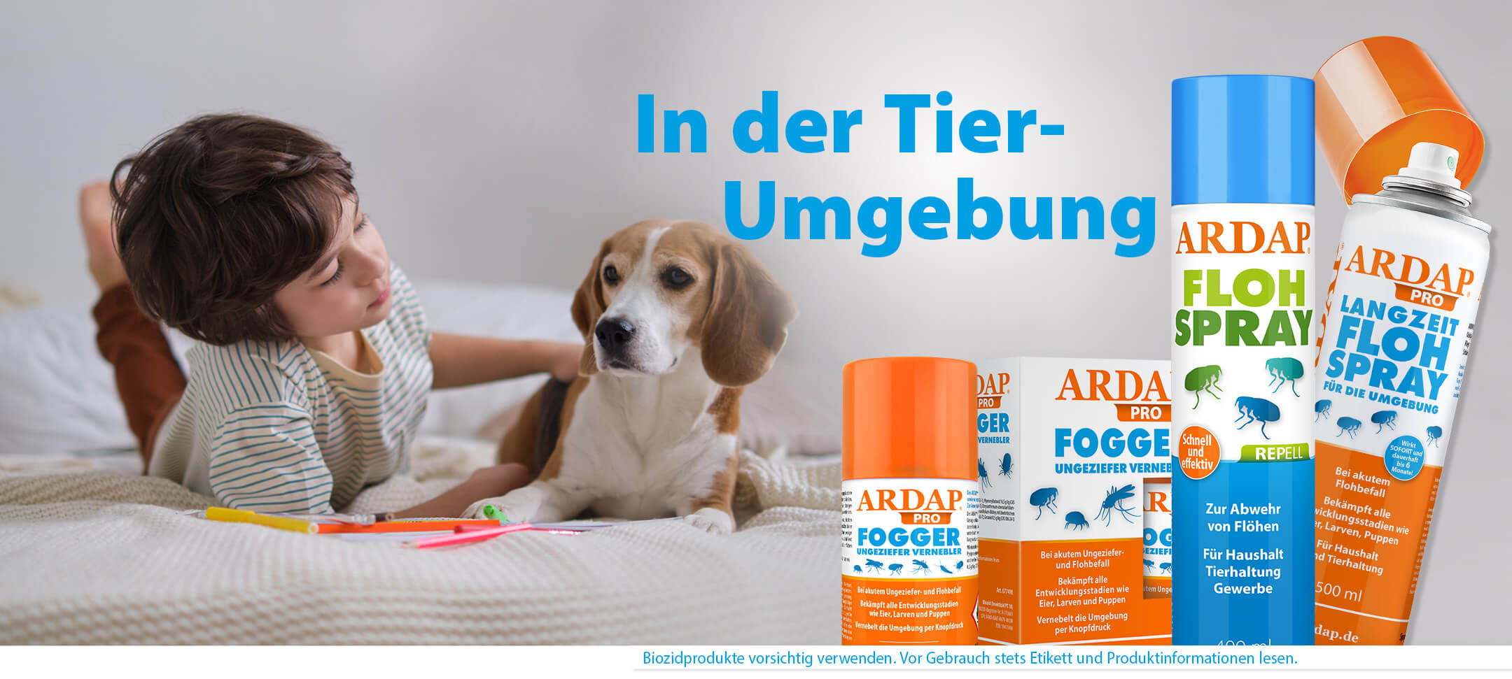 Kind mit Hund und Produkte für die Tierumgebung