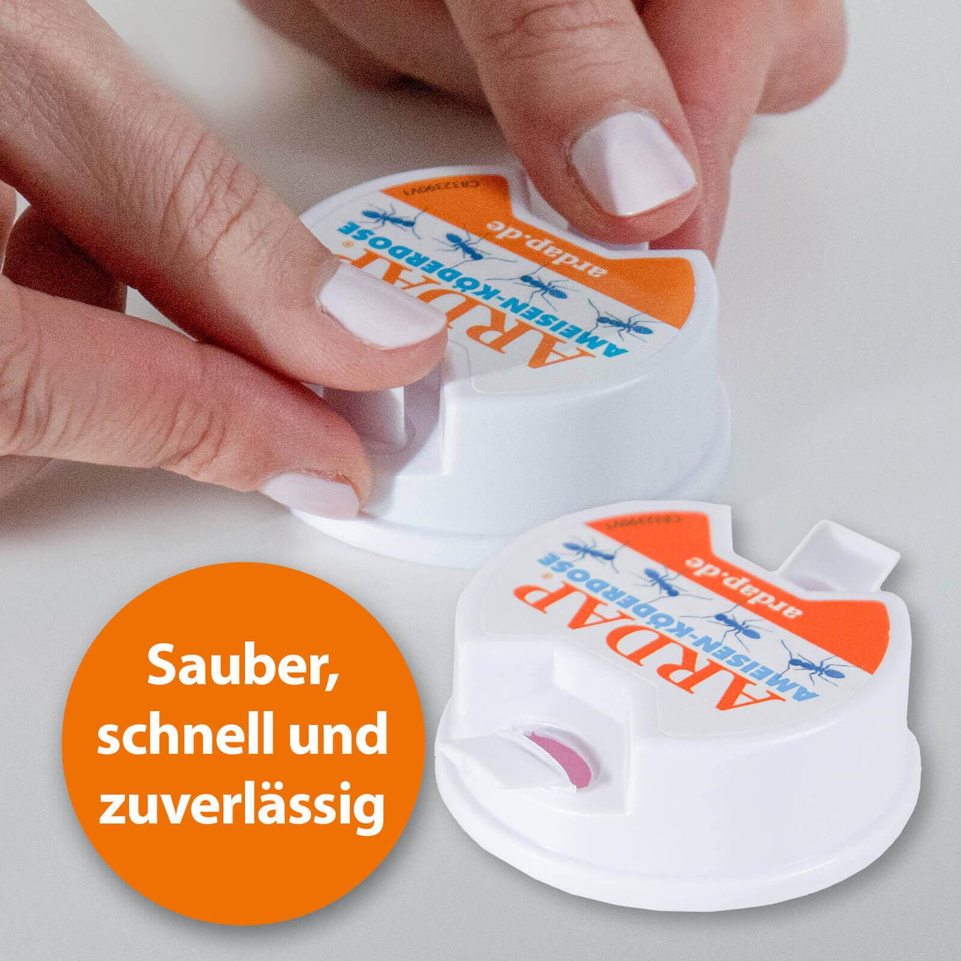 ARDAP Ameisenköderdosen mit der Schrift "Sauber, schnell und zuverlässig"