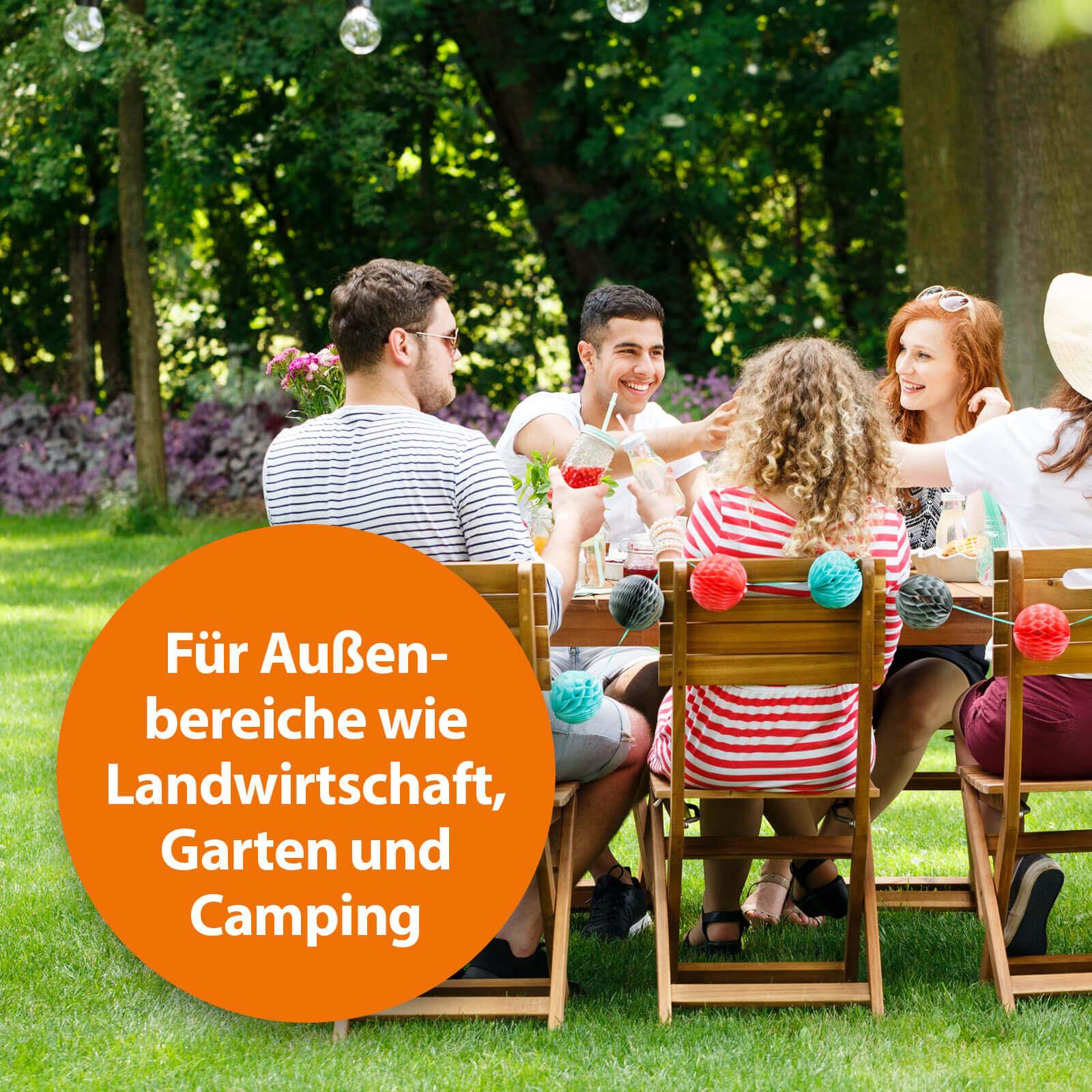 Freunde beim Picknick mit der Schrift "Für Außenbereiche wie Landwirtschaft, Garten und Camping"